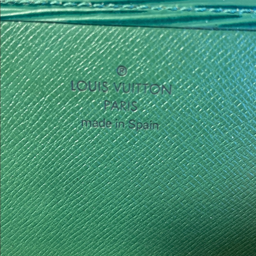 Louis Vuitton Green Epi Leather Long Wallet - Picture 9 of 15